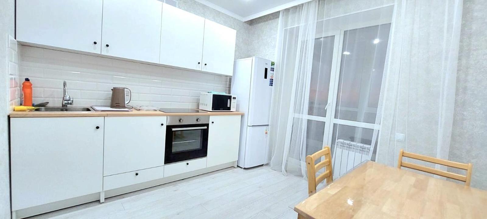 Аэропорт 10 Минут Жк Будапешт163 Apartment Астана Екстериор снимка